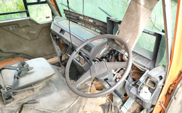 MITSUBISHI FUSO FN 527 ML (6×4) M/T