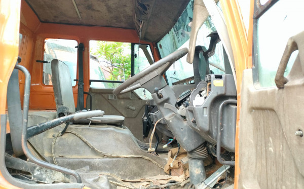 MITSUBISHI FUSO FN 527 ML (6×4) M/T