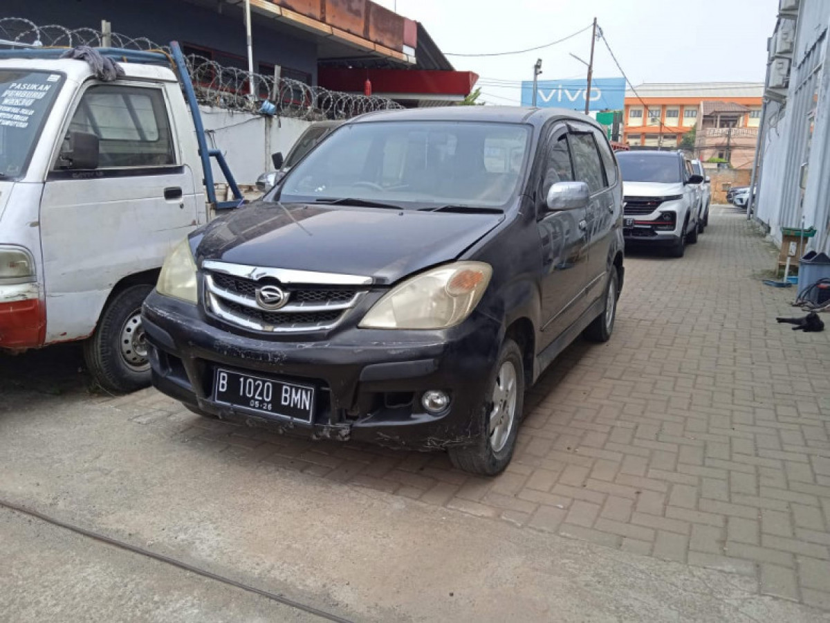 DAIHATSU XENIA