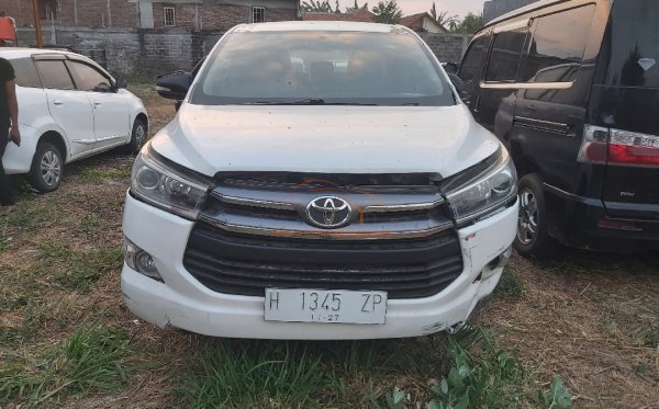 TOYOTA INNOVA 2.4 V