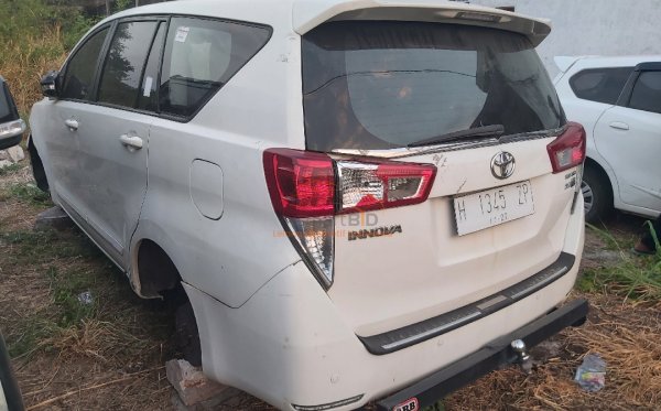 TOYOTA INNOVA 2.4 V