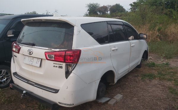 TOYOTA INNOVA 2.4 V