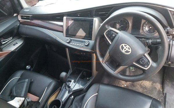 TOYOTA INNOVA 2.4 V