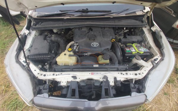 TOYOTA INNOVA 2.4 V