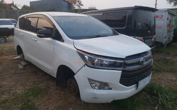 TOYOTA INNOVA 2.4 V
