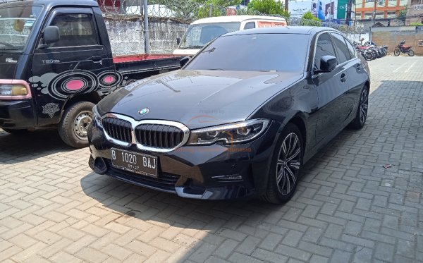 BMW 320I CKD AT