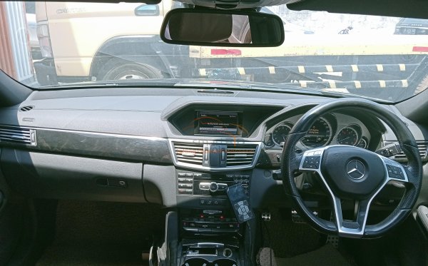 MERCEDESBENZ E300