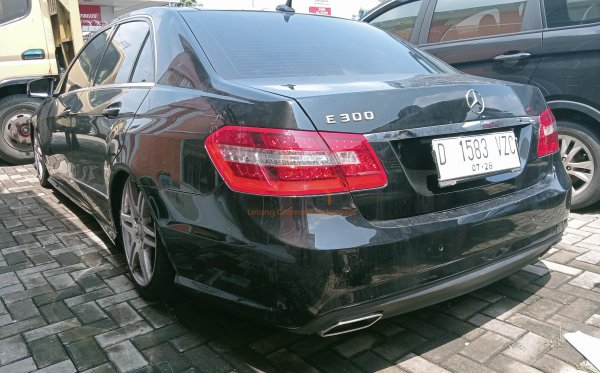 MERCEDESBENZ E300