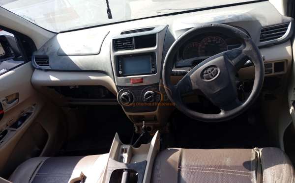 TOYOTA AVANZA
