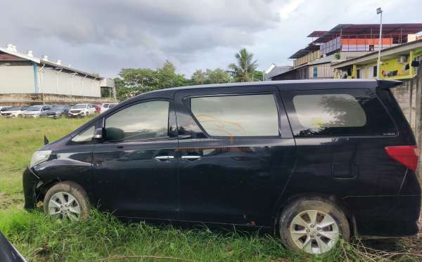 TOYOTA ALPHARD 2.4