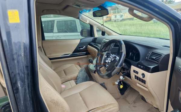 TOYOTA ALPHARD 2.4