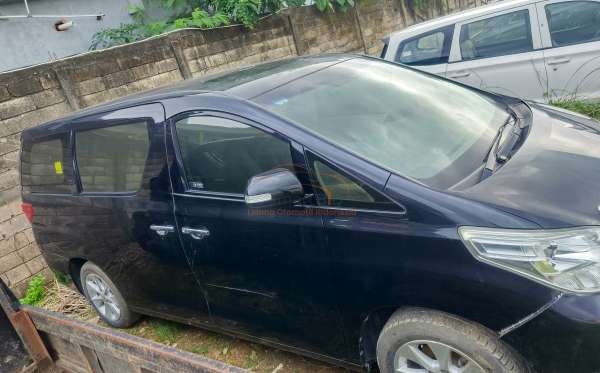 TOYOTA ALPHARD 2.4