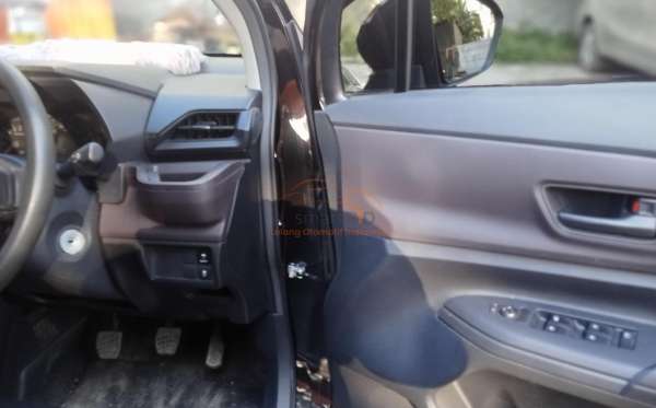 TOYOTA AVANZA 1.3 E
