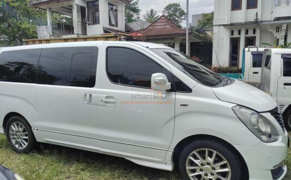 HYUNDAI H-1 2.5 AT