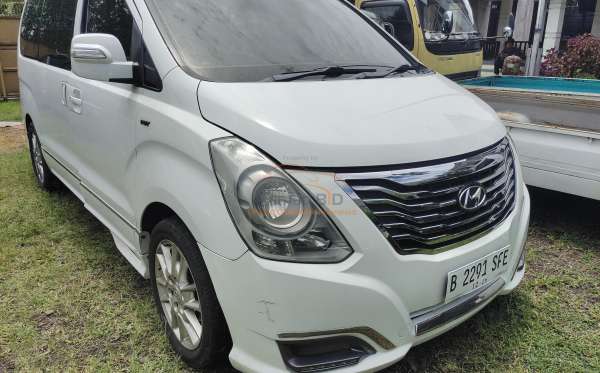 HYUNDAI H-1 2.5 AT