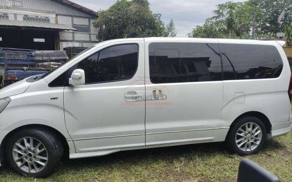HYUNDAI H-1 2.5 AT