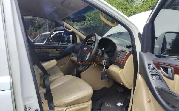 HYUNDAI H-1 2.5 AT