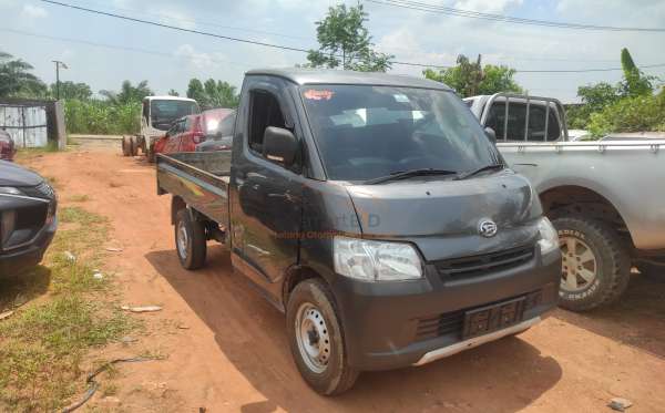 DAIHATSU GRAN MAX