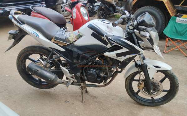 HONDA CB 150 R