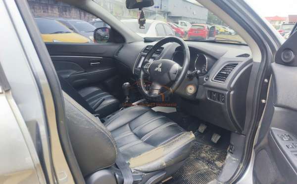MITSUBISHI OUTLANDER SPORT