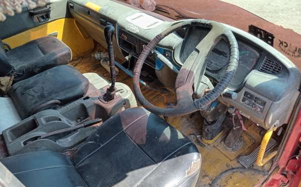 NISSAN 260M