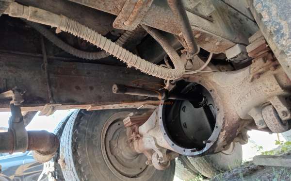 NISSAN 260M