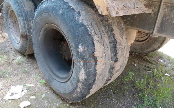 NISSAN 260M