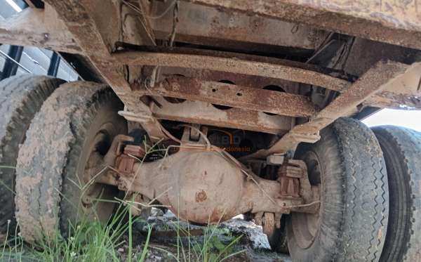 NISSAN 260M