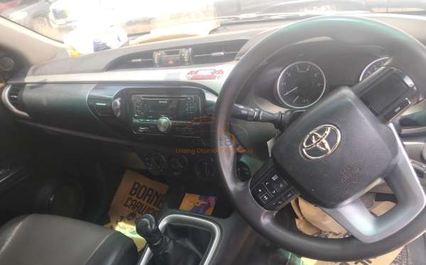 TOYOTA HILUX 2.4G DC 4X4