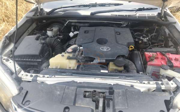 TOYOTA HILUX 2.4G DC 4X4