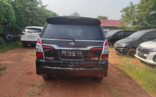TOYOTA  INNOVA  E