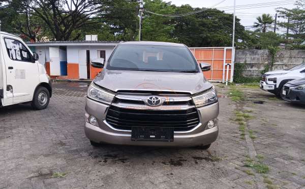 TOYOTA INNOVA V