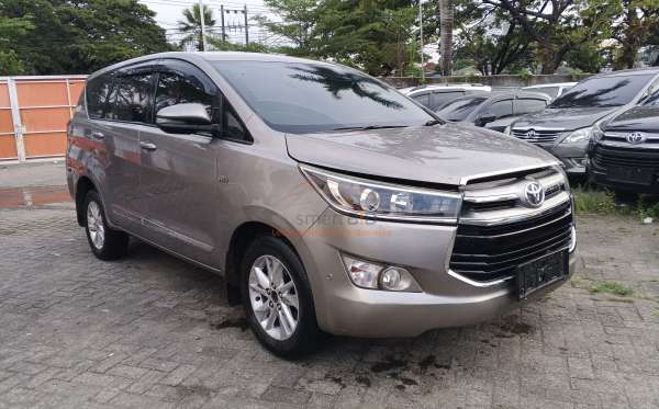 TOYOTA INNOVA V