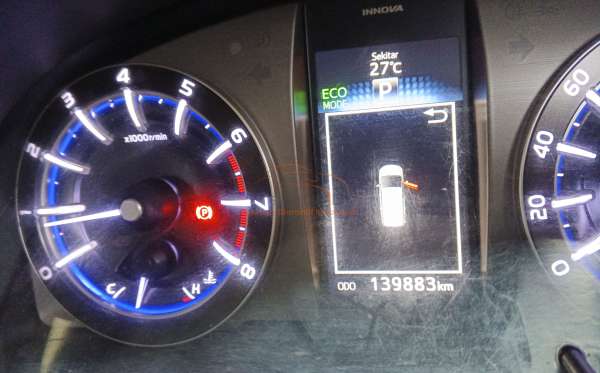TOYOTA INNOVA V
