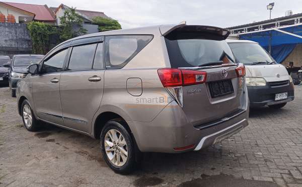 TOYOTA INNOVA V