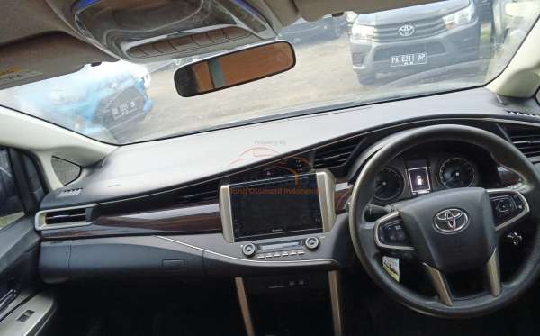 TOYOTA INNOVA V