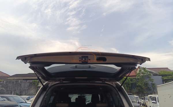 TOYOTA INNOVA V