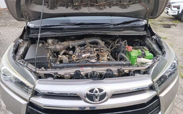 TOYOTA INNOVA V