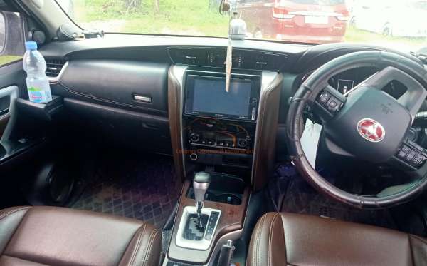 TOYOTA FORTUNER G 2.4