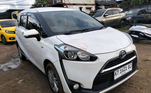 TOYOTA SIENTA 1.5 G
