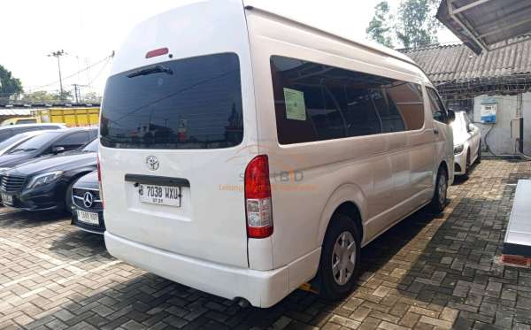 TOYOTA HI ACE COMMUTER