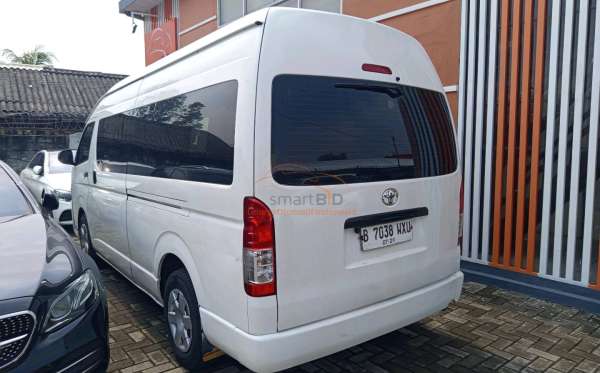 TOYOTA HI ACE COMMUTER