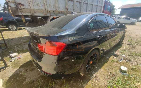 BMW  320I N20 CKD AT