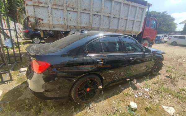 BMW  320I N20 CKD AT