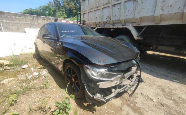 BMW  320I N20 CKD AT