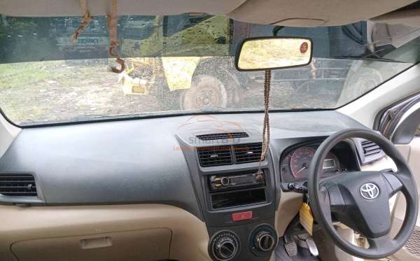 TOYOTA AVANZA