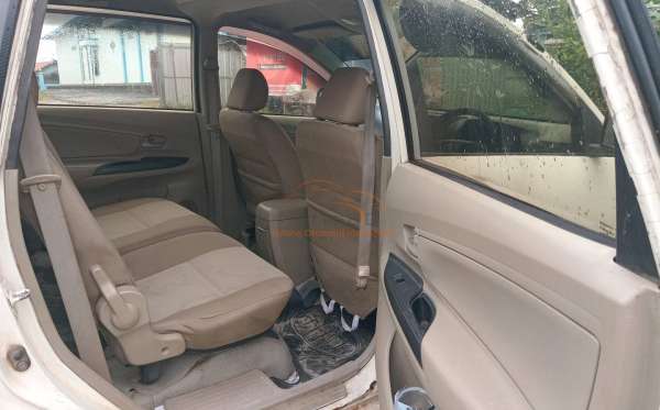 TOYOTA AVANZA
