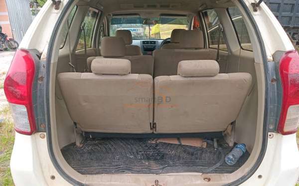 TOYOTA AVANZA