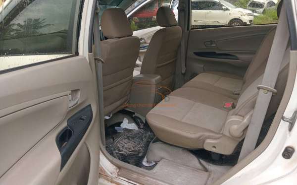 TOYOTA AVANZA
