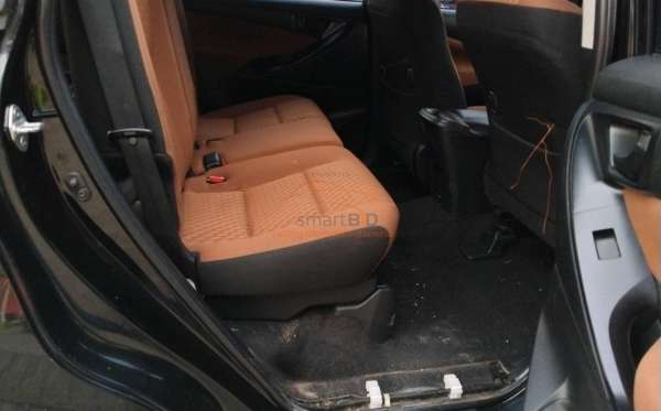 TOYOTA INNOVA